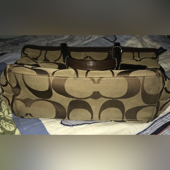 👜COACH👜 Signature Canvas Shoulder Tote - Picture 4 of 14